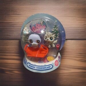 Littlest Pet Shop G7 Winter Wonderland Snow Globe Walrus #17 and Wolf #20